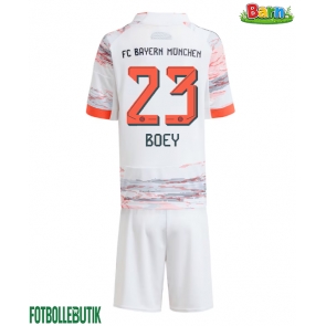 Bayern Munich Sacha Boey #23 Bortaställ Barn 2025-26 Kortärmad (+ Korta byxor)